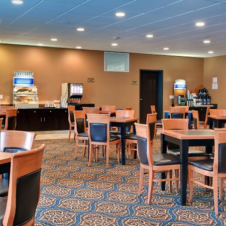 Holiday Inn Express Airport Calgary By Ihg Eksteriør billede