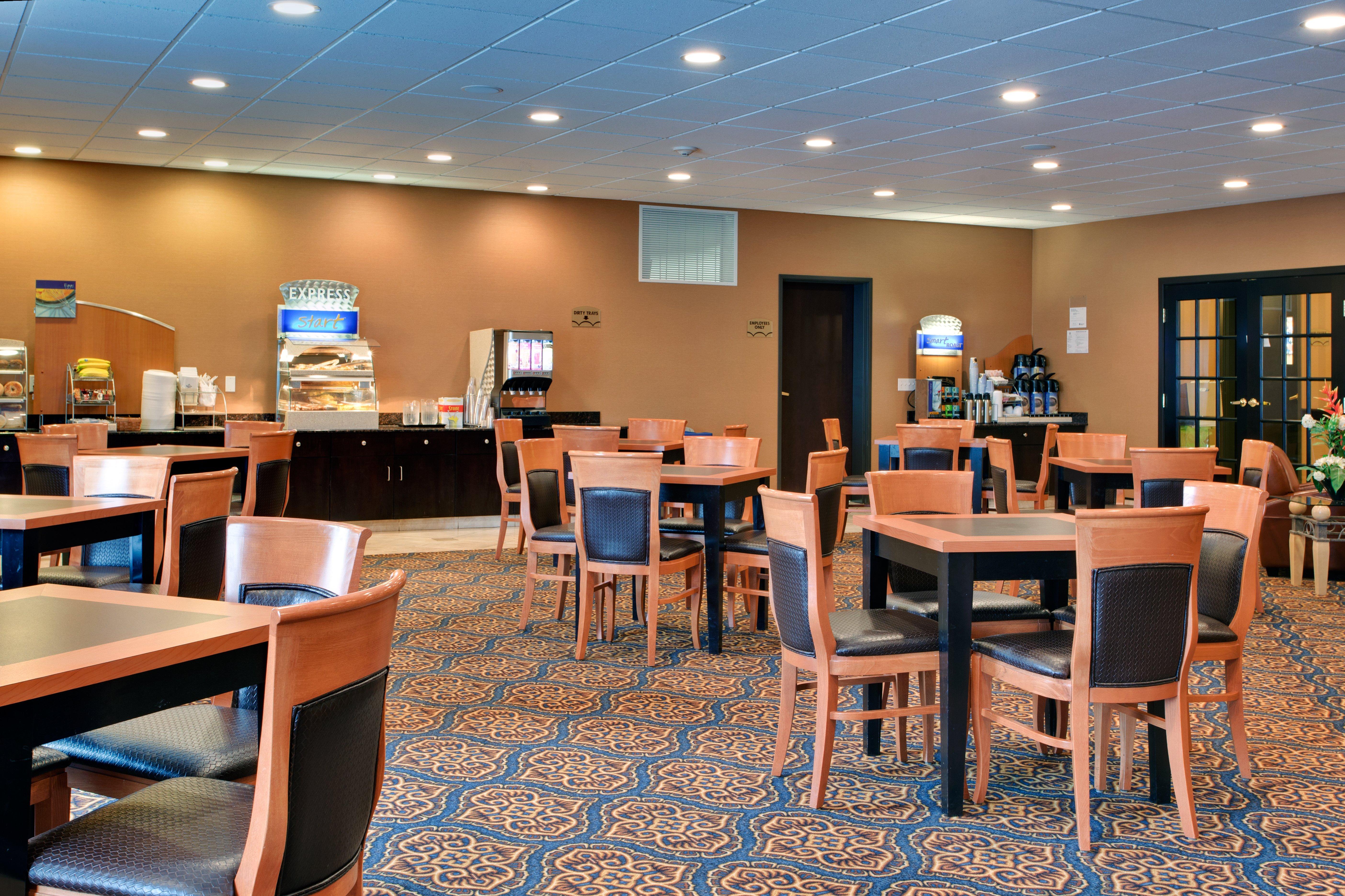 Holiday Inn Express Airport Calgary By Ihg Eksteriør billede