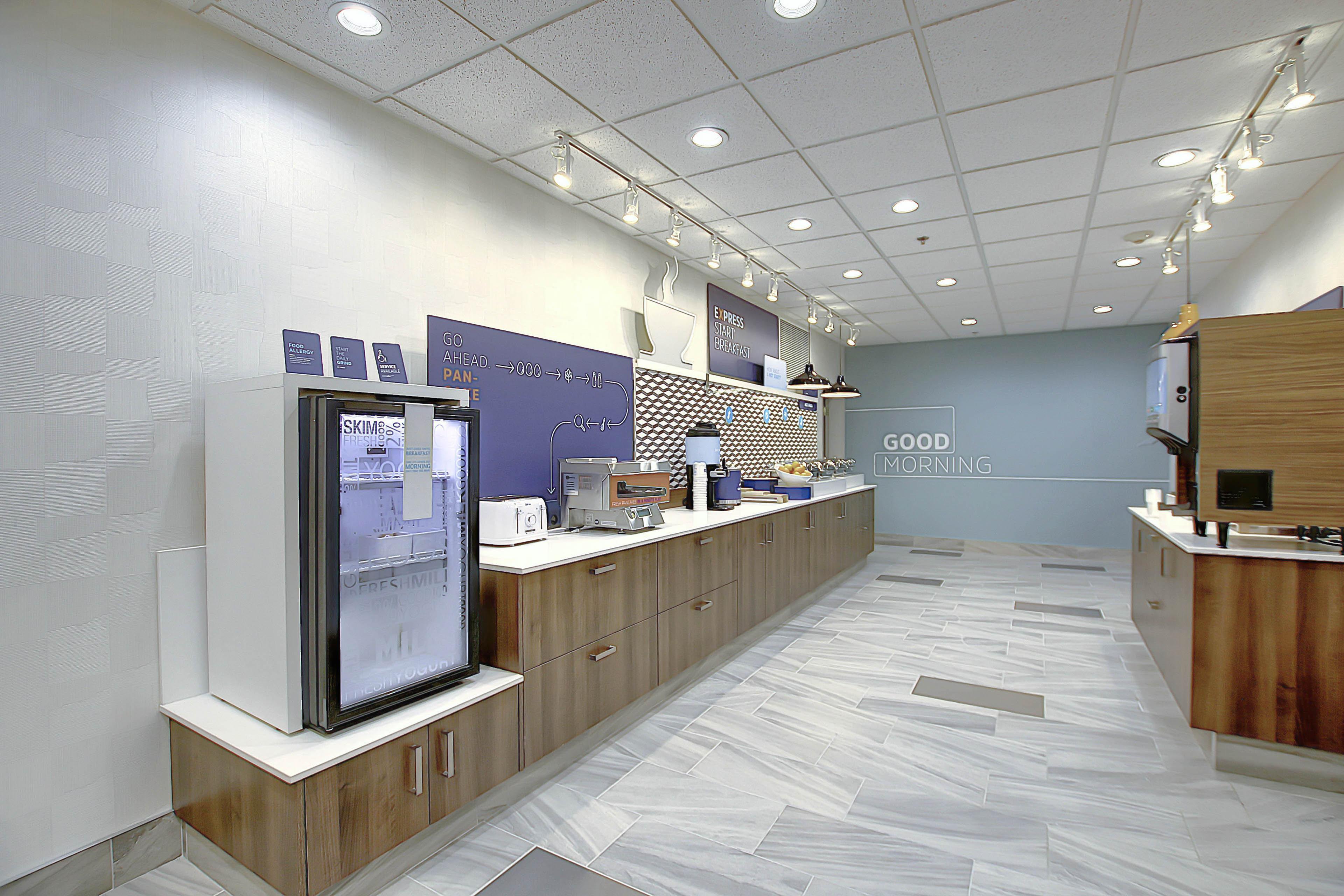 Holiday Inn Express Airport Calgary By Ihg Eksteriør billede