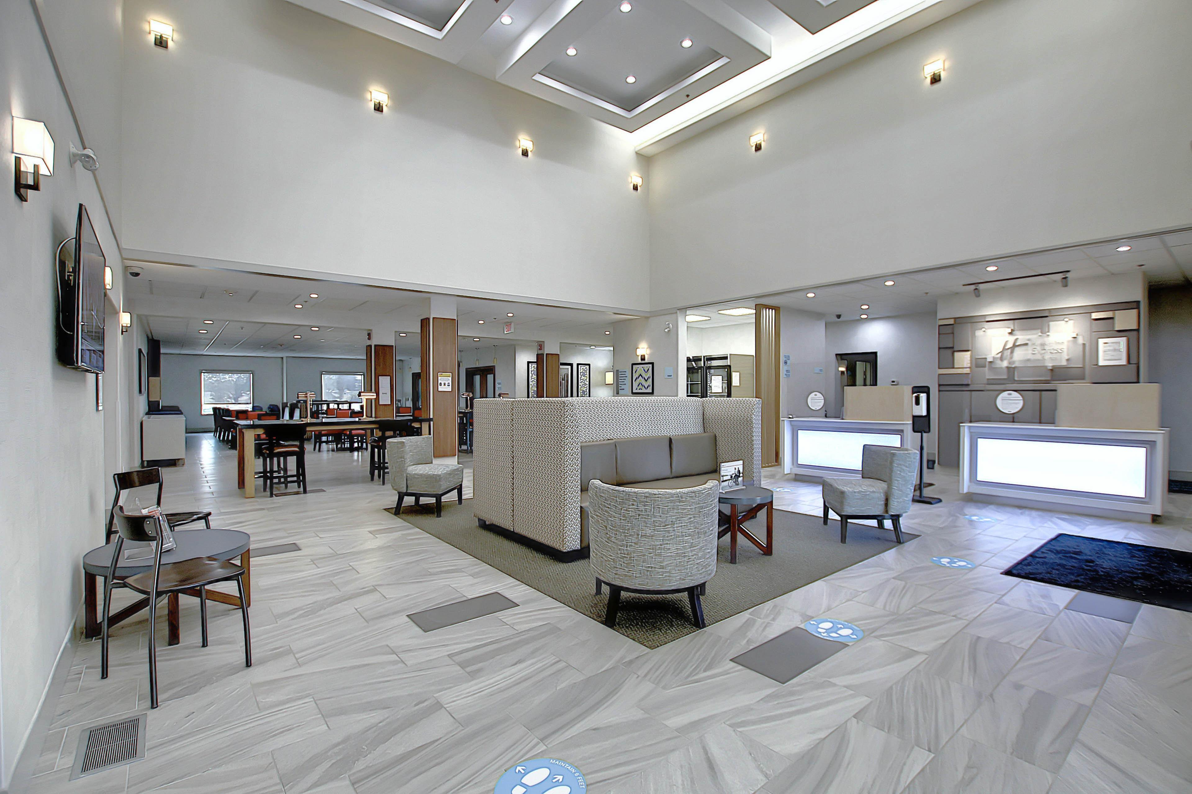 Holiday Inn Express Airport Calgary By Ihg Eksteriør billede